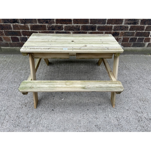 410 - A Plum Play wooden children's sand and water picnic table - approx. 51cm high x 86cm wide x 86cm lon... 