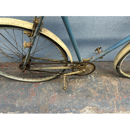 1213 - A vintage Raleigh men's road bike