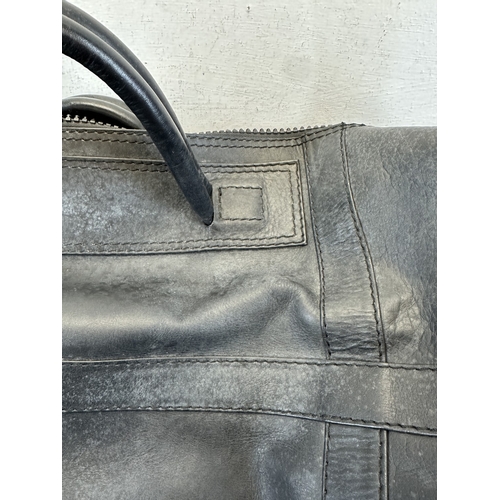 734 - A Samsonite black leather holdall