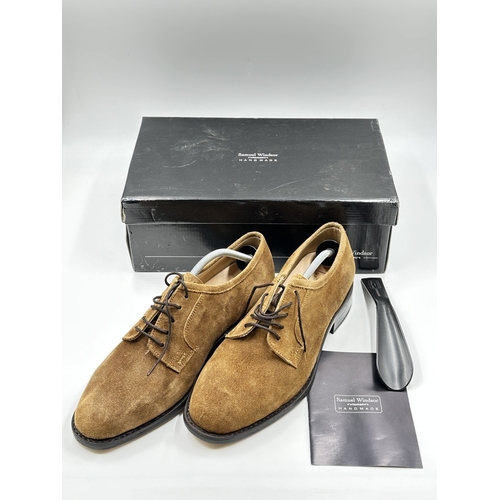 735 - A pair of boxed Samuel Windsor Handmade brown suede men's shoes - size 7½