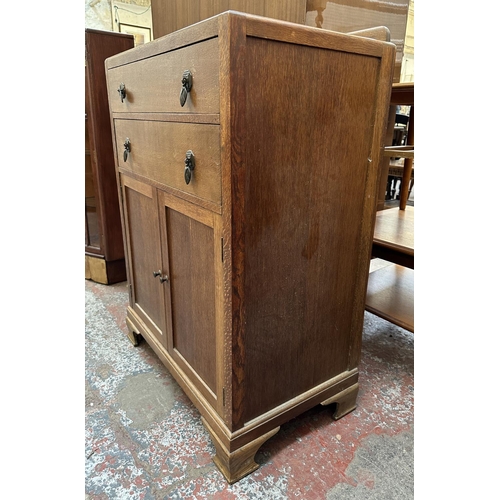 108 - A 1930s oak linen cabinet - approx. 104cm high x 75cm wide x 44cm deep