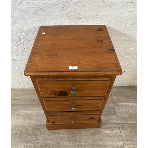118 - A pine bedside chest of drawers - approx. 71cm high x 44cm wide x 43cm deep