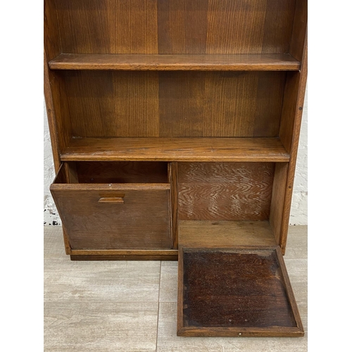 139 - A mid 20th century oak three tier bookcase - approx. 97cm high x 74cm wide x 20cm deep