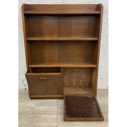 139 - A mid 20th century oak three tier bookcase - approx. 97cm high x 74cm wide x 20cm deep