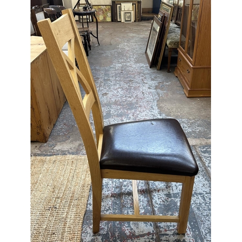 154 - A modern oak extending dining table and six chairs - approx. 77cm high x 90cm wide x 150cm long