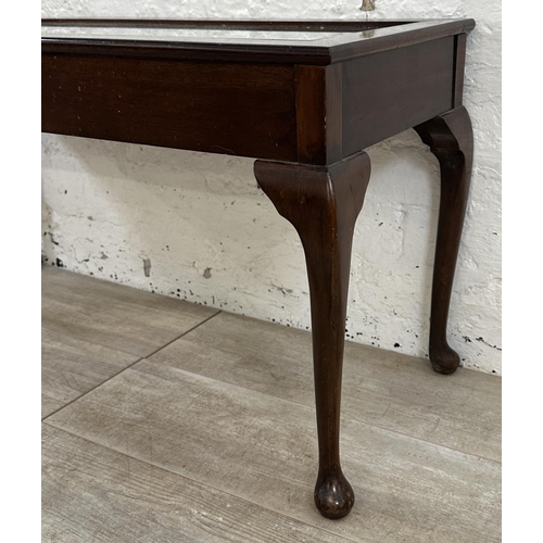 29 - A mahogany bijouterie table - approx. 50cm high x 93cm wide x 36cm deep