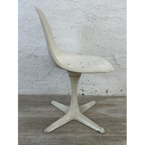 302 - A mid 20th century Maurice Burke for Arkana white moulded plastic swivel Tulip dining chair - approx... 