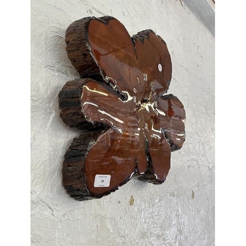 34 - A mid 20th century live edge tree slice quartz wall clock - approx. 40cm diameter