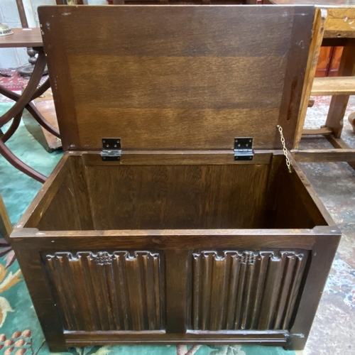 87 - A mid 20th century carved oak linenfold blanket box - approx. 46cm high x 76cm wide x 43cm deep