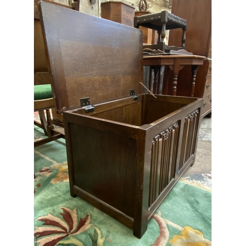 87 - A mid 20th century carved oak linenfold blanket box - approx. 46cm high x 76cm wide x 43cm deep