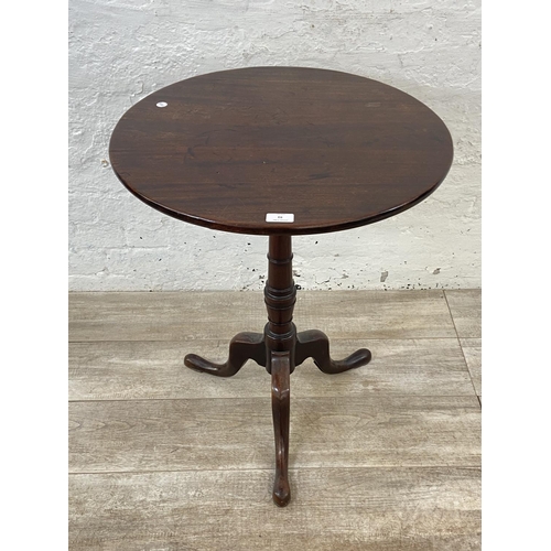 93 - A George III mahogany circular tilt top tripod pedestal occasional table - approx. 103cm high when t... 