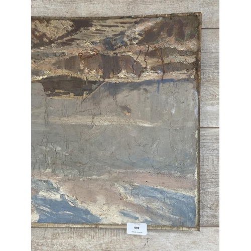 466 - An early 20th century unframed oil on board of soldiers in battle scene - approx. 41cm high x 60cm w... 