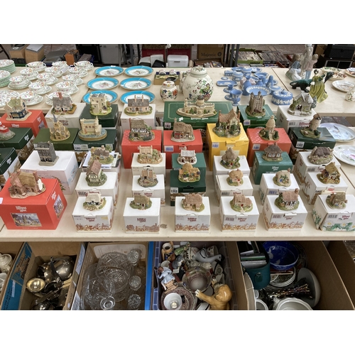 292 - Thirty three boxed Lilliput Lane handmade models to include St. Paul's Cathedral, Hampton Manor, The...