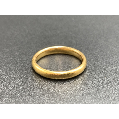 2104 - A hallmarked 22ct gold wedding band, size P - approx. gross weight 5.16g