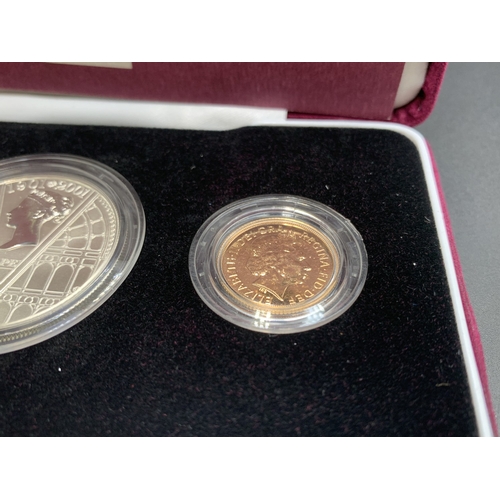 2253A - A boxed Royal Mint 1901-2001 Victorian Centenary coin collection comprising two 22ct gold sovereigns... 