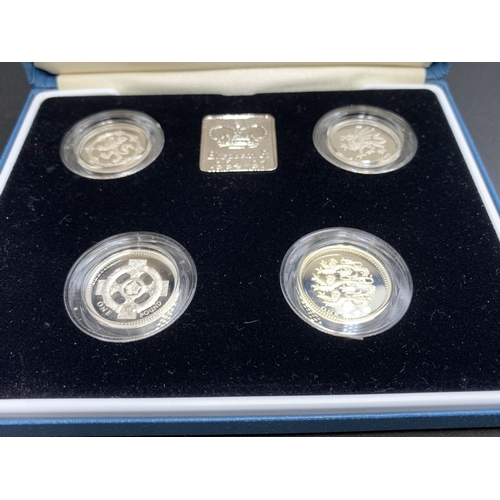 2253B - A boxed Royal Mint 1994-1997 United Kingdom .925 silver proof piedfort one pound coin collection wit... 