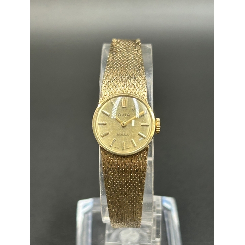 2263 - An Avia 9ct gold hand wind ladies' wristwatch with 9ct gold bracelet - approx. gross weight 26g incl... 
