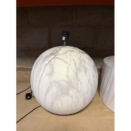 1050 - A large marble effect spherical table lamp with white shade - approx. 75cm high including shade