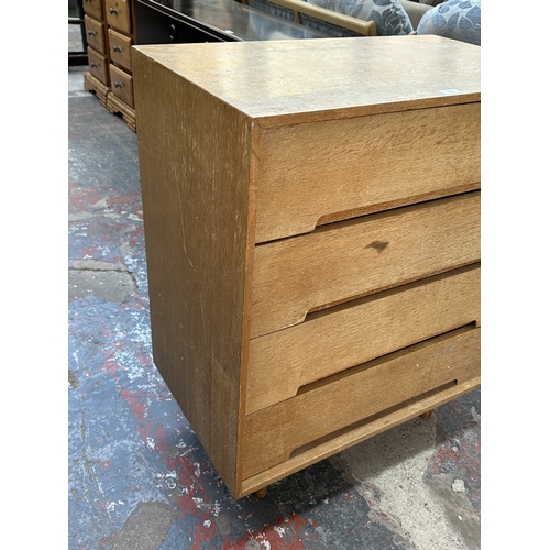 1040 - A mid 20th century Stag C Range oak chest of drawers - approx. 92cm high x 76cm wide x 46cm deep