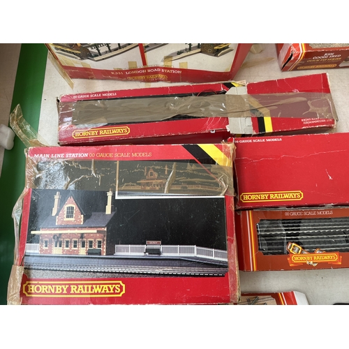 A collection of boxed model railway accessories to include Hornby R.331 ...