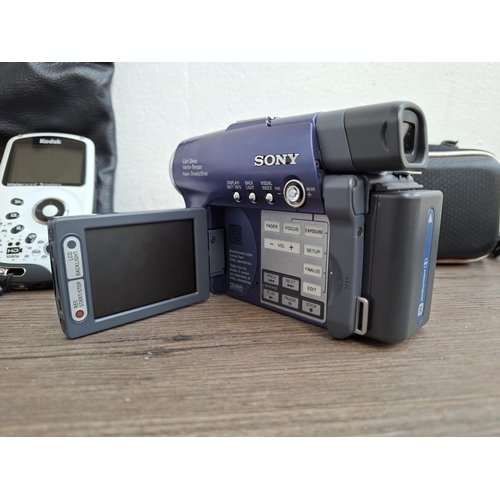 79 - Three digital cameras, one Canon PowerShot SX280 HS 12.1mp BSI-CMOS sensor compact with battery and ... 