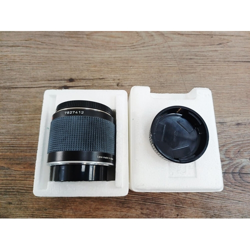 90 - A Carl Zeiss T* Mutar II 2x C/Y-mount teleconverter camera lens with caps