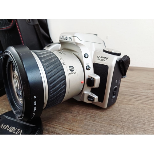 206 - A Minolta Dynax 505si autofocus 35mm SLR camera fitted with AF 1:3.5-5.6 28-80mm zoom lens with case... 