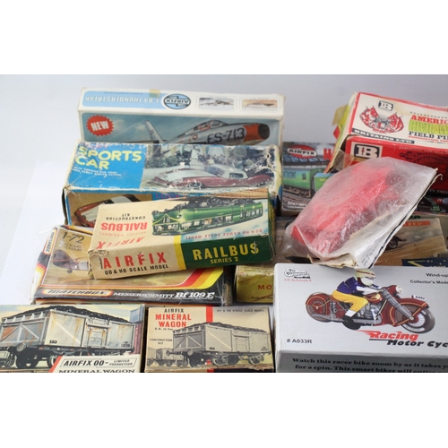 A collection of vintage model kits to include Airfix etc.