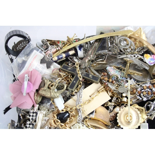 285 - A collection of costume jewellery and accessories to include pin badges, necklaces etc.