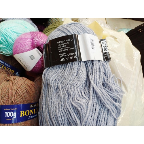 348 - A large quantity of knitting yarn to include Hayfield 100% acrylic, Patons 63% new wool, Spinning Wh... 