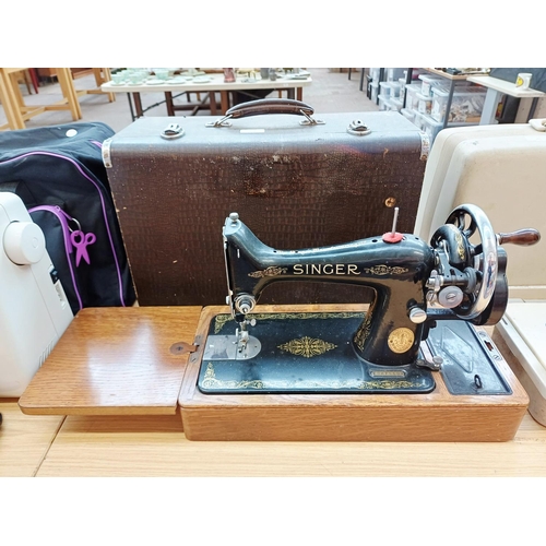 364 - A cased 1938 Singer 99K hand-crank sewing machine with accessories