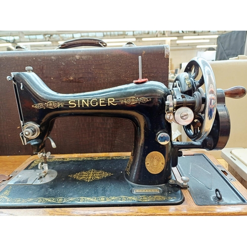 364 - A cased 1938 Singer 99K hand-crank sewing machine with accessories