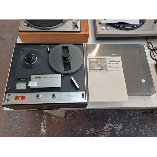 384 - A Sony TC-252D solid-state reel-to-reel tape recorder with instruction manual
