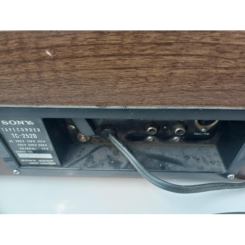 384 - A Sony TC-252D solid-state reel-to-reel tape recorder with instruction manual