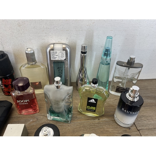 267 - A collection of perfumes and aftershaves to include Ted Baker London, Tom Ford, Joop! Homme etc.