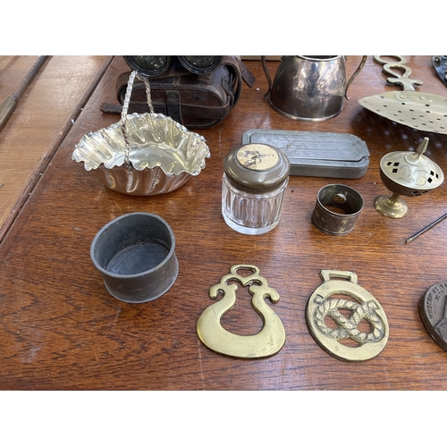 250 - A collection of antique and later metalware to include horse brasses, silver plated cutlery, French ... 
