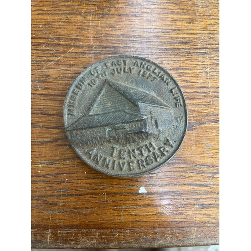 250 - A collection of antique and later metalware to include horse brasses, silver plated cutlery, French ... 