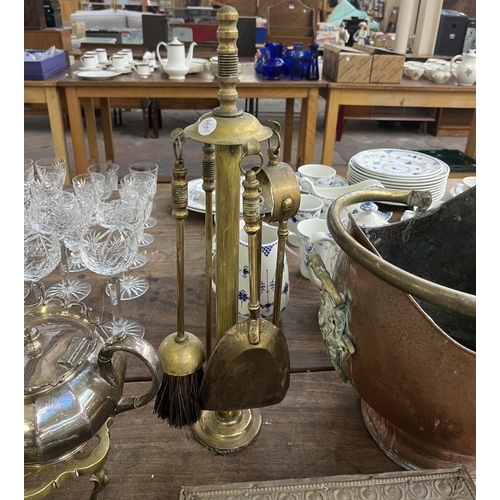253 - Approx. twenty three pieces of 19th century and later metalware to include brass fireside companion ... 