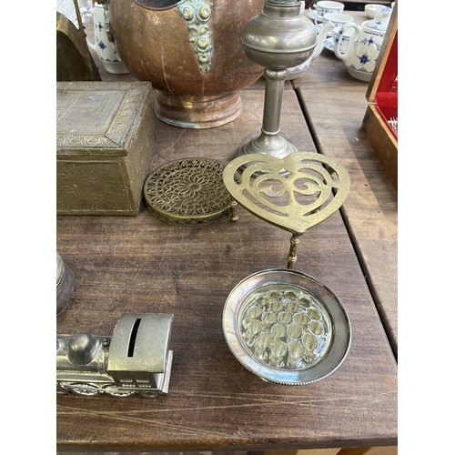 253 - Approx. twenty three pieces of 19th century and later metalware to include brass fireside companion ... 