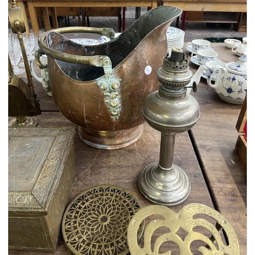 253 - Approx. twenty three pieces of 19th century and later metalware to include brass fireside companion ... 