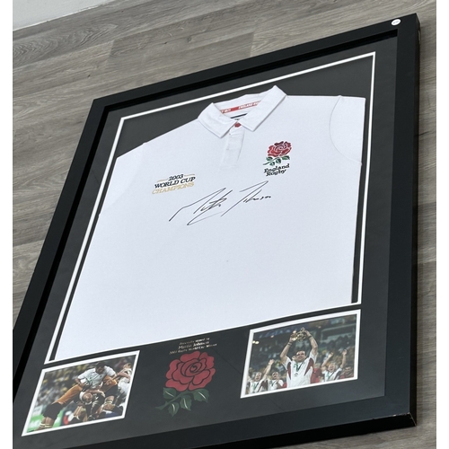 110 - A framed England Rugby 2003 World Cup Champions shirt signed by Martin Johnson - approx. 102cm high ... 