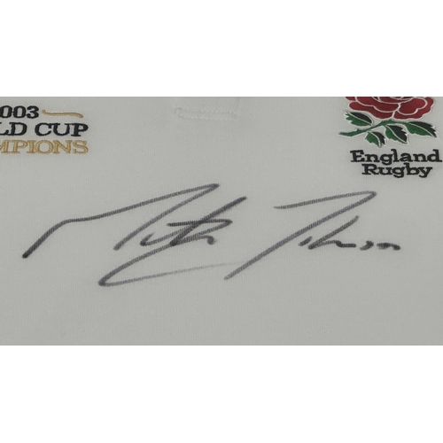 110 - A framed England Rugby 2003 World Cup Champions shirt signed by Martin Johnson - approx. 102cm high ... 