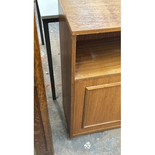 13C - A mid 20th century Stateroom by Stonehill teak bookcase with two glass sliding doors - approx. 83cm ... 