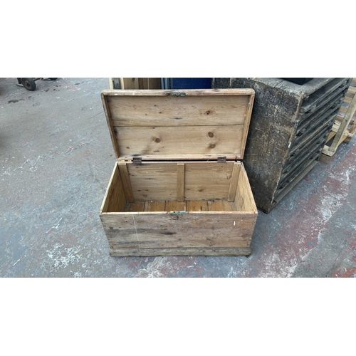 51 - A late 19th/early 20th century pine tool chest/blanket box - approx. 42cm high x 80cm wide x 44cm de... 