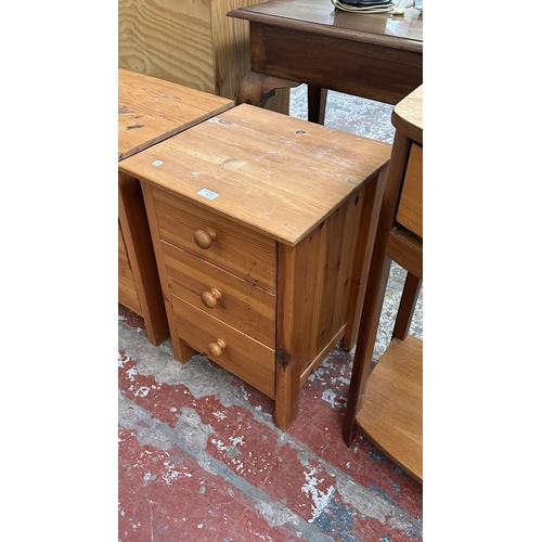 71 - A pair of pine bedside chests of drawers - approx. 61cm high x 43cm wide x 40cm deep