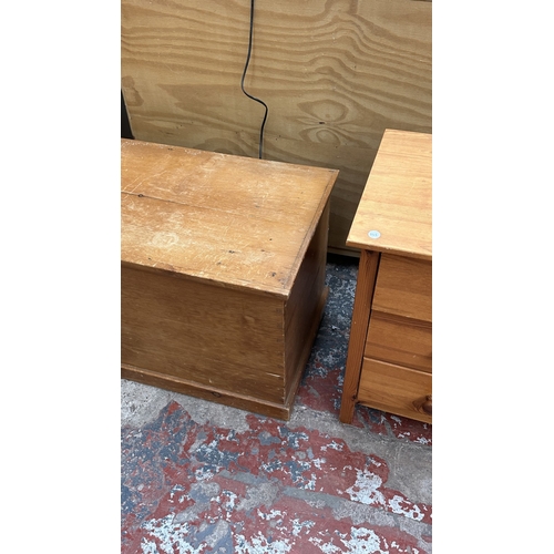 72 - A Victorian pine blanket box - approx. 47cm high x 97cm wide x 45cm deep