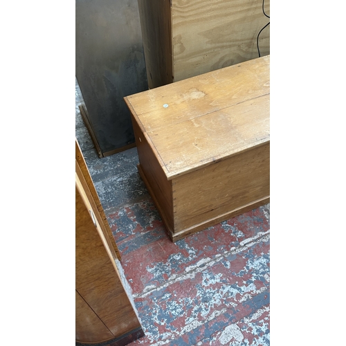 72 - A Victorian pine blanket box - approx. 47cm high x 97cm wide x 45cm deep