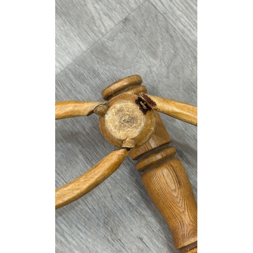 8 - A 19th century style pine spinning wheel, possibly Ashford - approx. 90cm high x 46cm wide x 70cm de... 