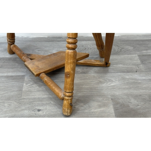 8 - A 19th century style pine spinning wheel, possibly Ashford - approx. 90cm high x 46cm wide x 70cm de... 