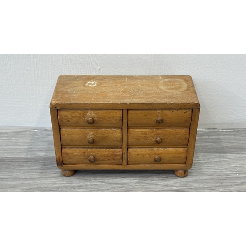 93 - A 19th century style wooden miniature apprentice piece chest of drawers/jewellery cabinet - approx. ... 
